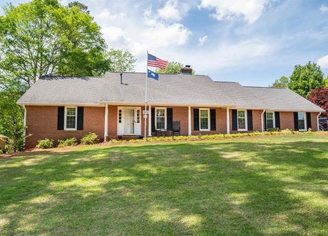 Property at 229 Cart Dr, Spartanburg, SC 29307, 4 beds, 3 baths