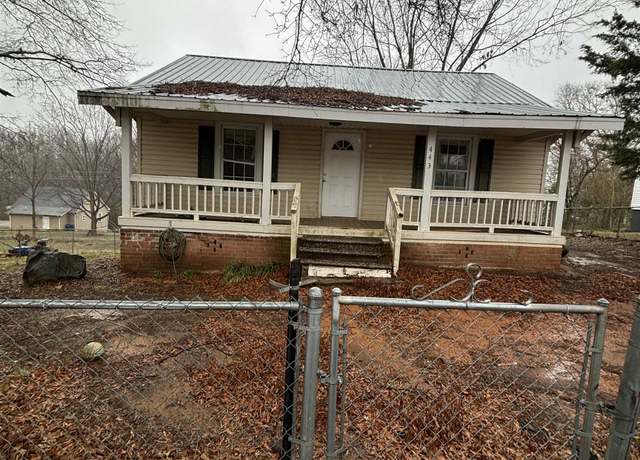 Property at 443 Buncombe St, Woodruff, SC 29388, 3 beds, 1 bath