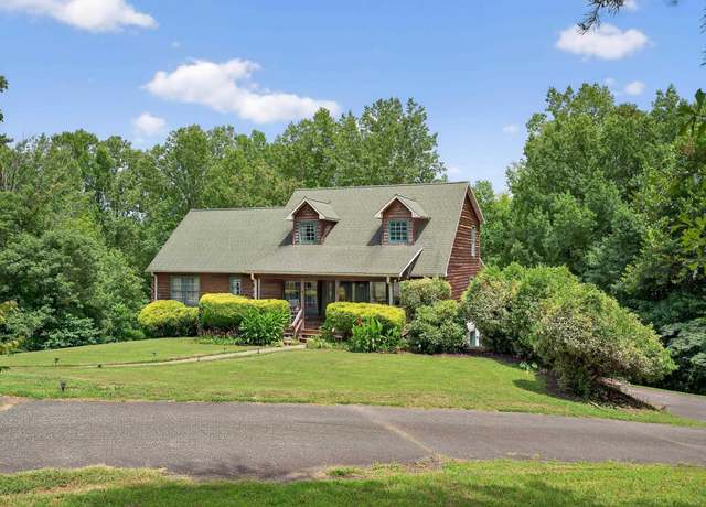Property at 135 Pointe Dr, Campobello, SC 29322, 4 beds, 3 baths
