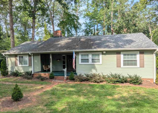Property at 121 Oakleaf Dr, Spartanburg, SC 29301, 3 beds, 2.5 baths