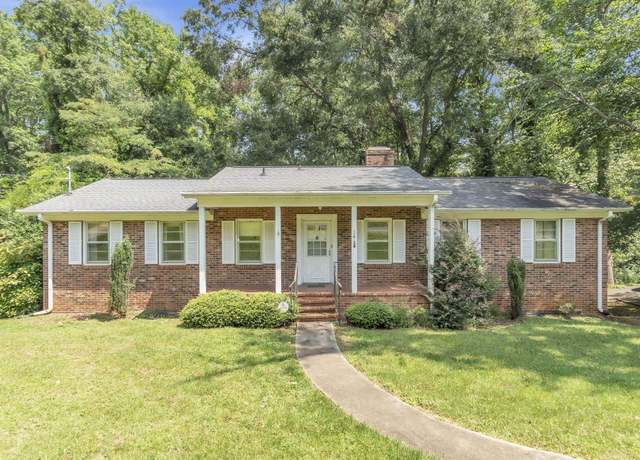 Property at 196 Ellington Dr, Spartanburg, SC 29301, 4 beds, 3 baths