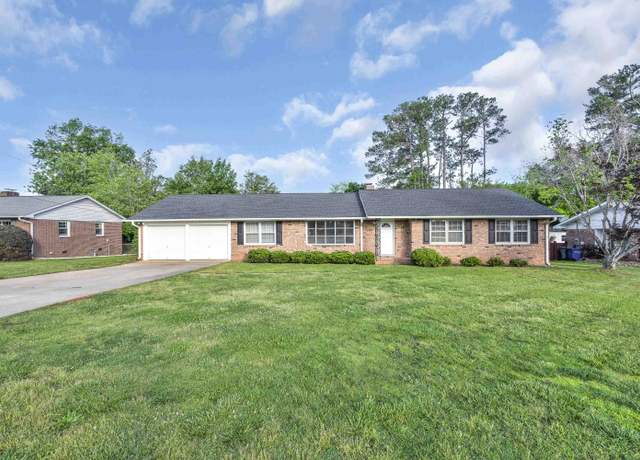 Property at 104 Saint James Dr, Spartanburg, SC 29301, 3 beds, 2 baths