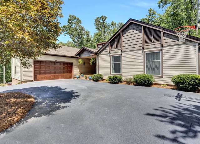 Property at 386 Valley View Dr, Woodruff, SC 29388, 4 beds, 3 baths