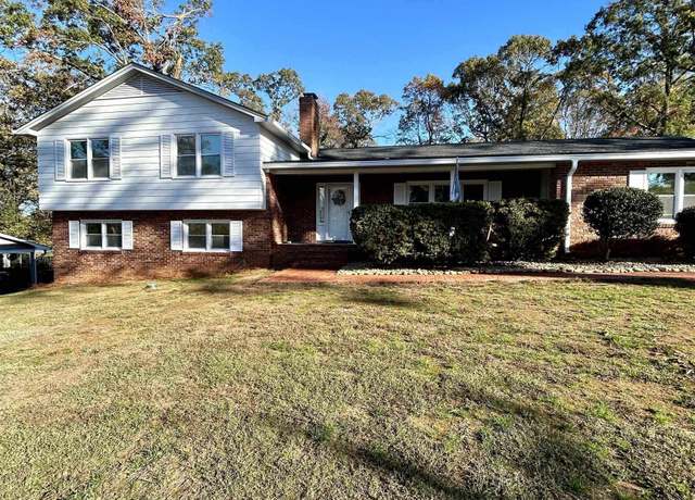 Property at 320 Lake Forest Dr, Spartanburg, SC 29307, 5 beds, 3 baths
