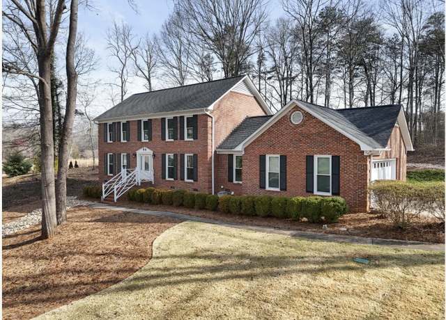 Property at 386 E Killarney Lake Dr, Moore, SC 29369, 5 beds, 3.5 baths