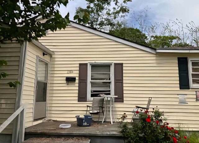 Property at 2380 Country Club Rd, Spartanburg, SC 29302, 2 beds, 1 bath