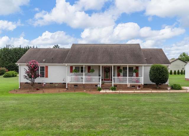 Property at 204 Fawn Meadow Dr, Inman, SC 29349, 3 beds, 2 baths