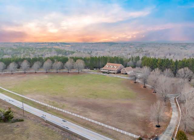 Property at 1823 Gowdeysville Rd, Gaffney, SC 29340, 4 beds, 3.5 baths