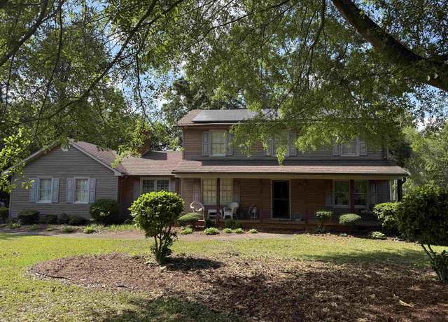 Property at 210 Trailwood Dr, Spartanburg, SC 29301, 4 beds, 3 baths