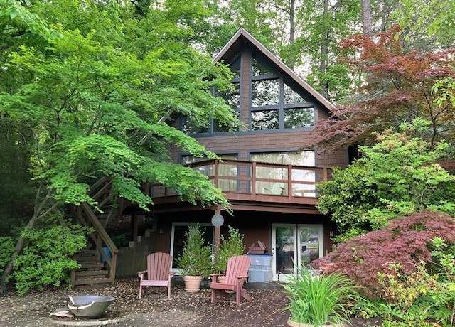 Property at 1516 W Lakeshore Dr, Landrum, SC 29356, 2 beds, 1.5 baths