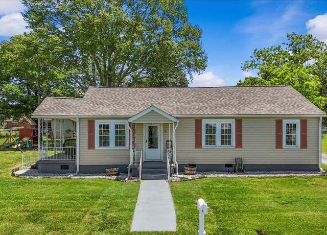 Property at 28 Woodward St, Woodruff, SC 29388, 3 beds, 1.5 baths
