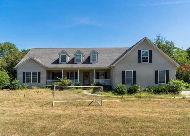 Property at 1060 Moss Lake Dr, Clover, SC 29710, 3 beds, 2.5 baths