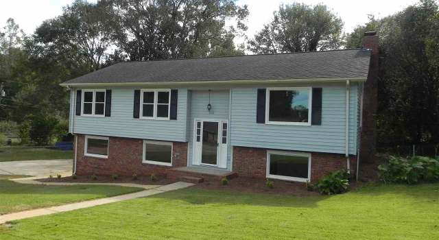 Photo of 116 Perry Dr, Boiling Springs, SC 29316