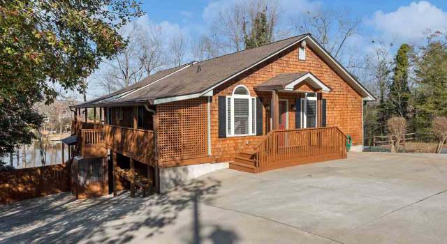 Photo of 410 S Lakeview Dr, Duncan, SC 29334