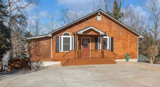 Photo of 410 S Lakeview Dr, Duncan, SC 29334