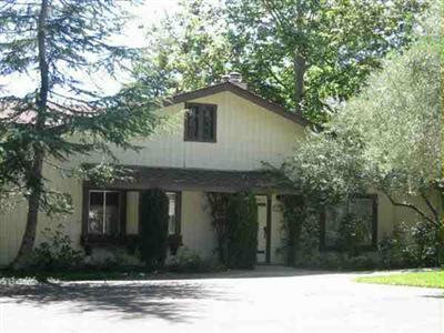 2077 Village Ln
