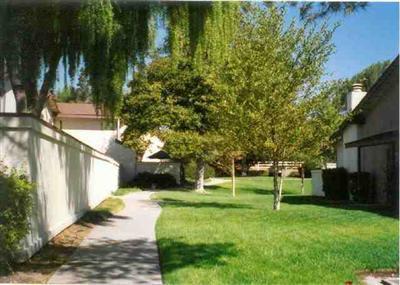 2033 Village Ln