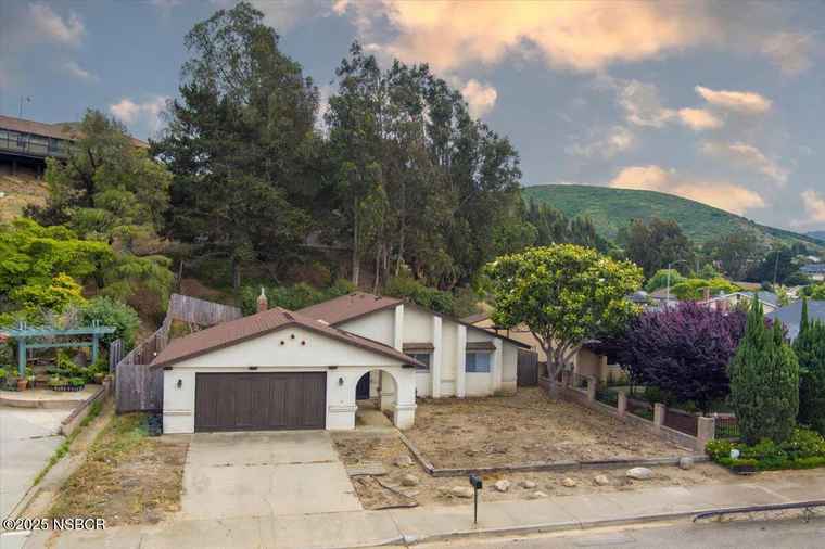 Photo of 1116 E Hickory Ave Lompoc, CA 93436