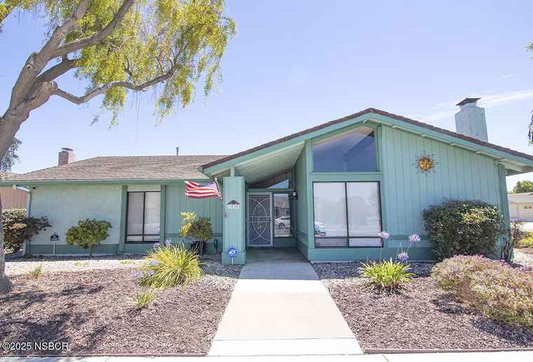 Photo of 1030 De Soto Dr Santa Maria, CA 93454