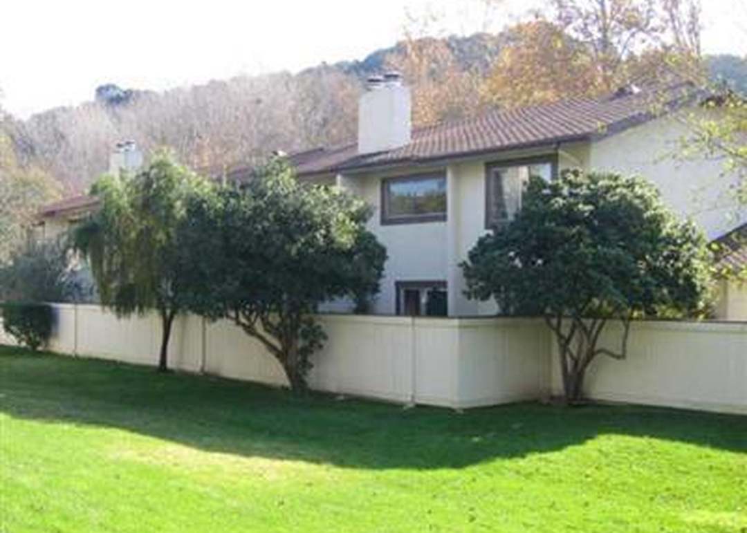 2053 Village Ln