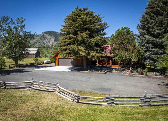 Property at 39 Burnett Dr, Boise, ID 83716, 4 beds, 4 baths