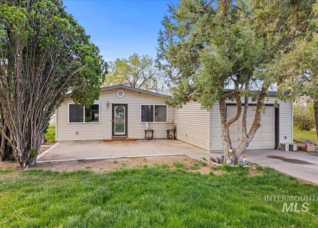 Property at 1267 NW Beaman St, Mountain Home, ID 83647, 2 beds, 1 bath