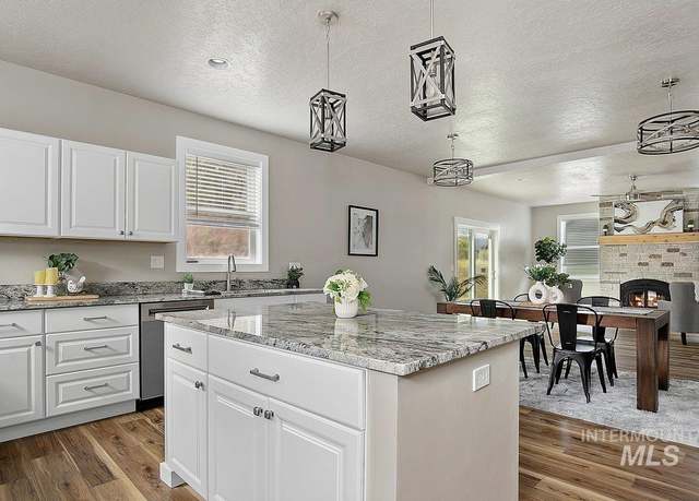 Property at 35 Wapiti Ct, Garden Valley, ID 83622, 4 beds, 2 baths