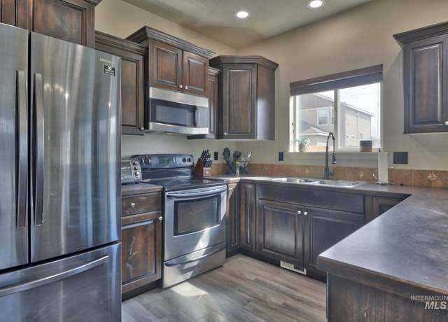 Property at 18376 Spicebush Ave, Nampa, ID 83687, 4 beds, 2.5 baths