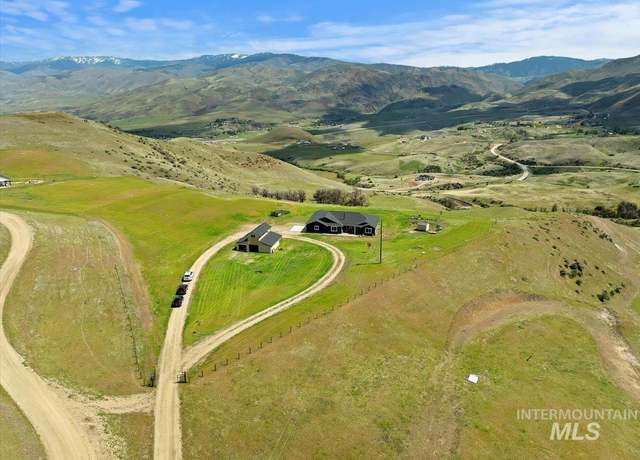 Property at 34 Deirdre Dr, Horseshoe Bend, ID 83629, 4 beds, 2.5 baths