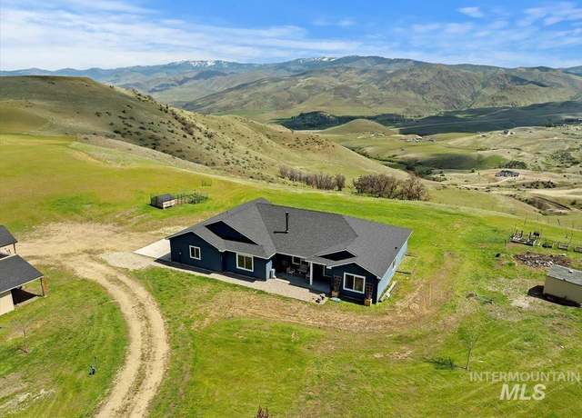 Property at 34 Deirdre Dr, Horseshoe Bend, ID 83629, 4 beds, 2 baths