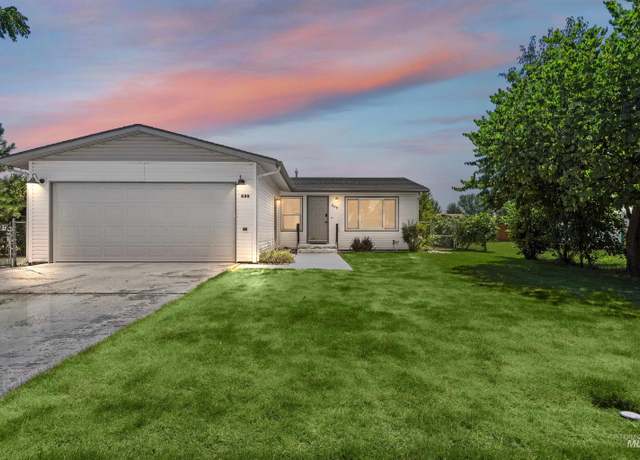 Property at 608 S De Clark Ave, Emmett, ID 83617, 3 beds, 1 bath