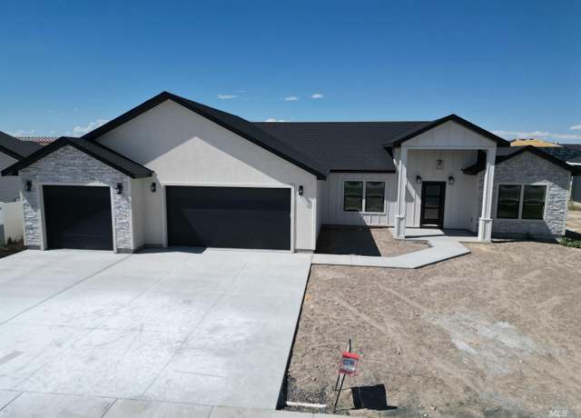 Property at 944 Vista Ave, Kimberly, ID 83341, 4 beds, 2 baths