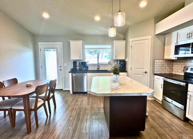 Property at 2033 Springsnow Ct, Clarkston, WA 99403, 3 beds, 2 baths