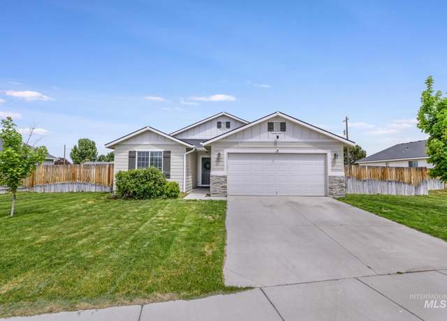 Property at 880 SW Lago St, Mountain Home, ID 83647-2614, 4 beds, 2 baths
