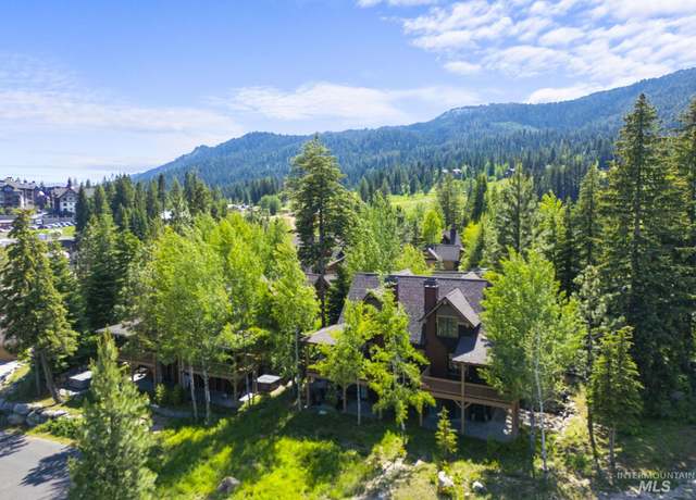 Property at 23 Golden Bar Ct, Donnelly, ID 83615, 2 beds, 3 baths