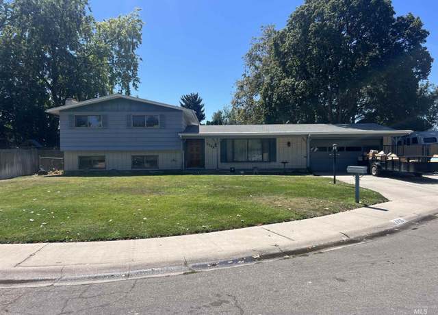 Property at 7755 W Pinewood Cir, Boise, ID 83704, 4 beds, 2 baths