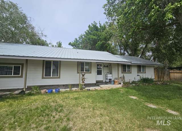 Property at 1235 College Green Dr, Ontario, OR 97914, 3 beds, 1.5 baths