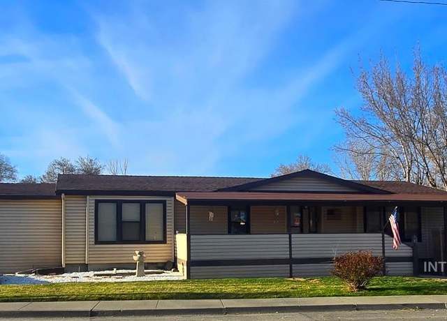 Property at 990 N 3rd E, Mountain Home, ID 83647, 2 beds, 2 baths