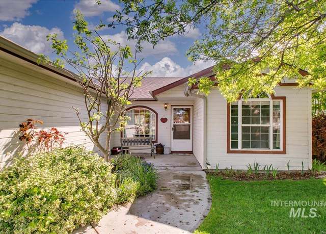 Property at 2208 S Ivy St, Nampa, ID 83686, 3 beds, 3 baths