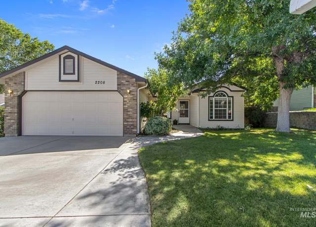 Property at 2208 S Ivy St, Nampa, ID 83686, 3 beds, 3 baths