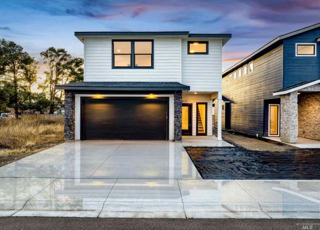 Property at 8193 N Breezy Ave, Boise, ID 83714, 3 beds, 2.5 baths