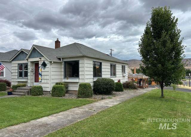 Property at 1527 13th Ave, Lewiston, ID 83501, 3 beds, 2 baths