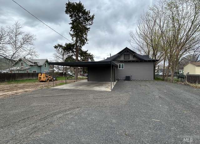 Property at 530 9th St, Clarkston, WA 99403, 3 beds, 1.5 baths