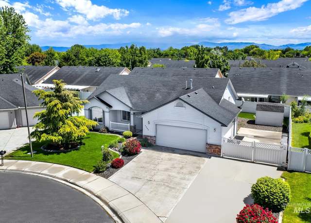 Property at 2680 N Phoenix, Meridian, ID 83646, 3 beds, 2 baths
