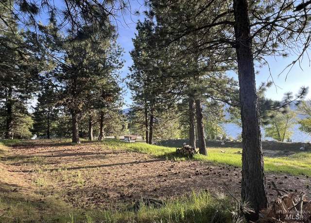 Property at 515 Lakeview Dr, Cascade, ID 83611