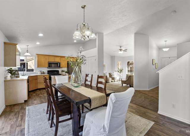 Property at 2495 N Marburg Ave, Meridian, ID 83642, 4 beds, 3 baths