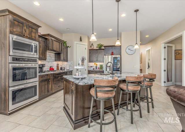 Property at 4595 N Tirso Ave, Meridian, ID 83646, 3 beds, 2 baths