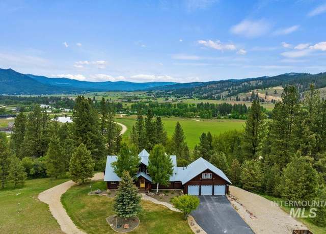 Property at 25 Bobcat Ct, Garden Valley, ID 83622, 5 beds, 3.5 baths
