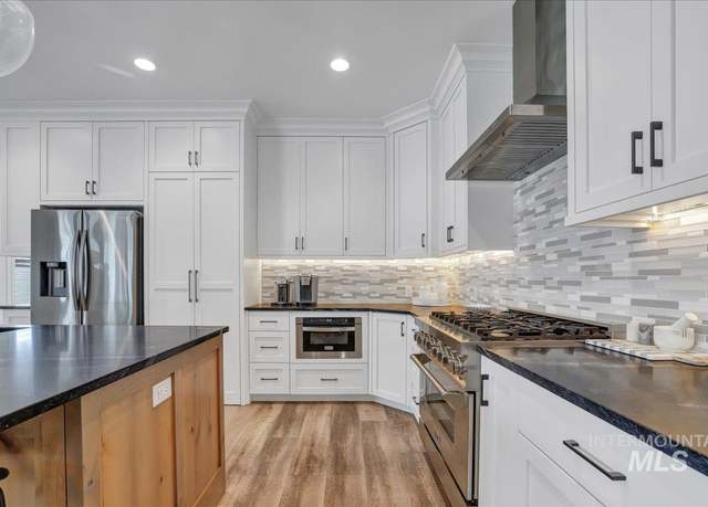 Property at 2078 Red Rock Way, Twin Falls, ID 83301, 4 beds, 3.5 baths