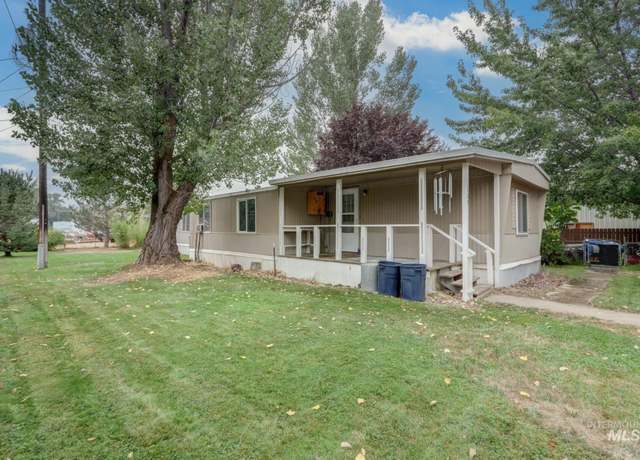 Property at 123 Adams St, Horseshoe Bend, ID 83629, 2 beds, 2 baths